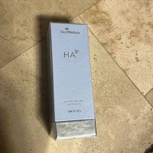 NEE in box/wrapping SkinMedica Ha5 rejuvenating hydrator. 2oz